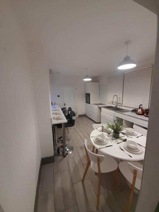 Villa 3-Bed House In London Self-Contained In Ladywell Exterior foto