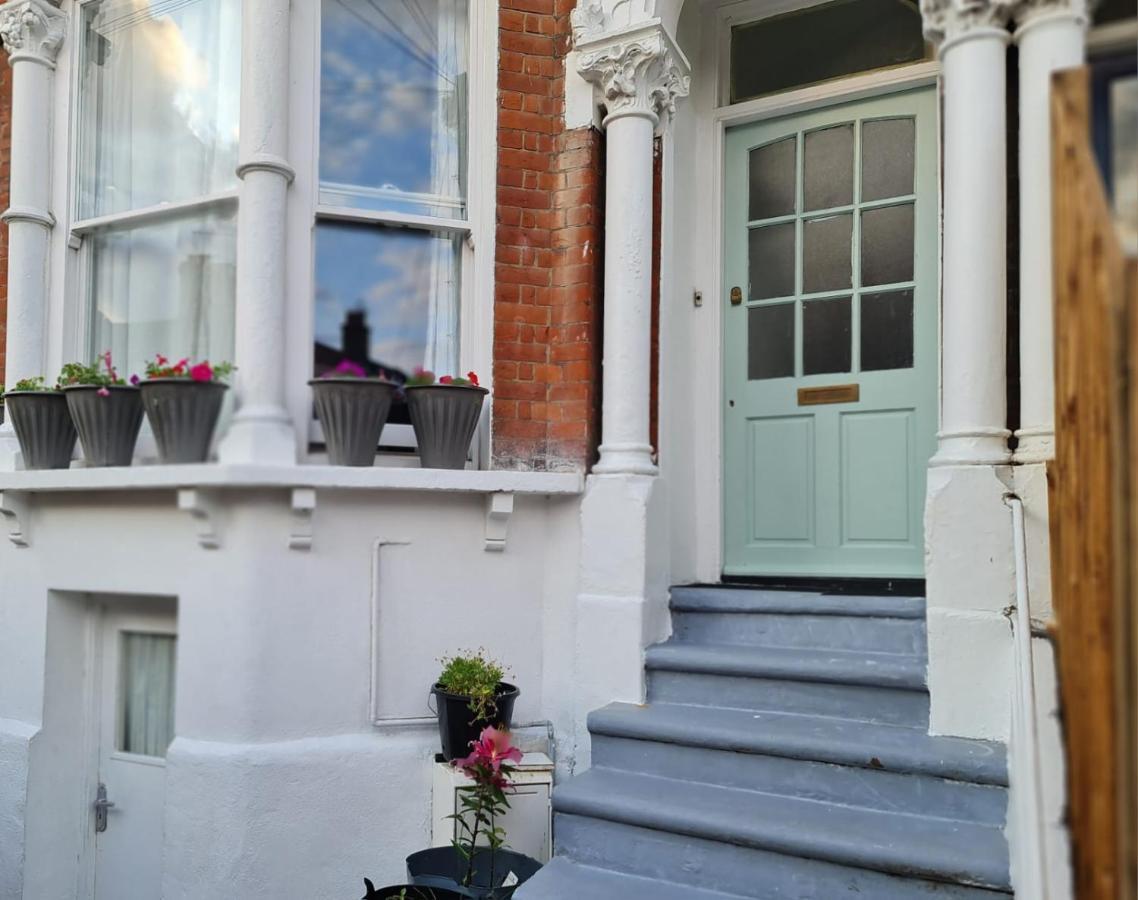 Villa 3-Bed House In London Self-Contained In Ladywell Exterior foto