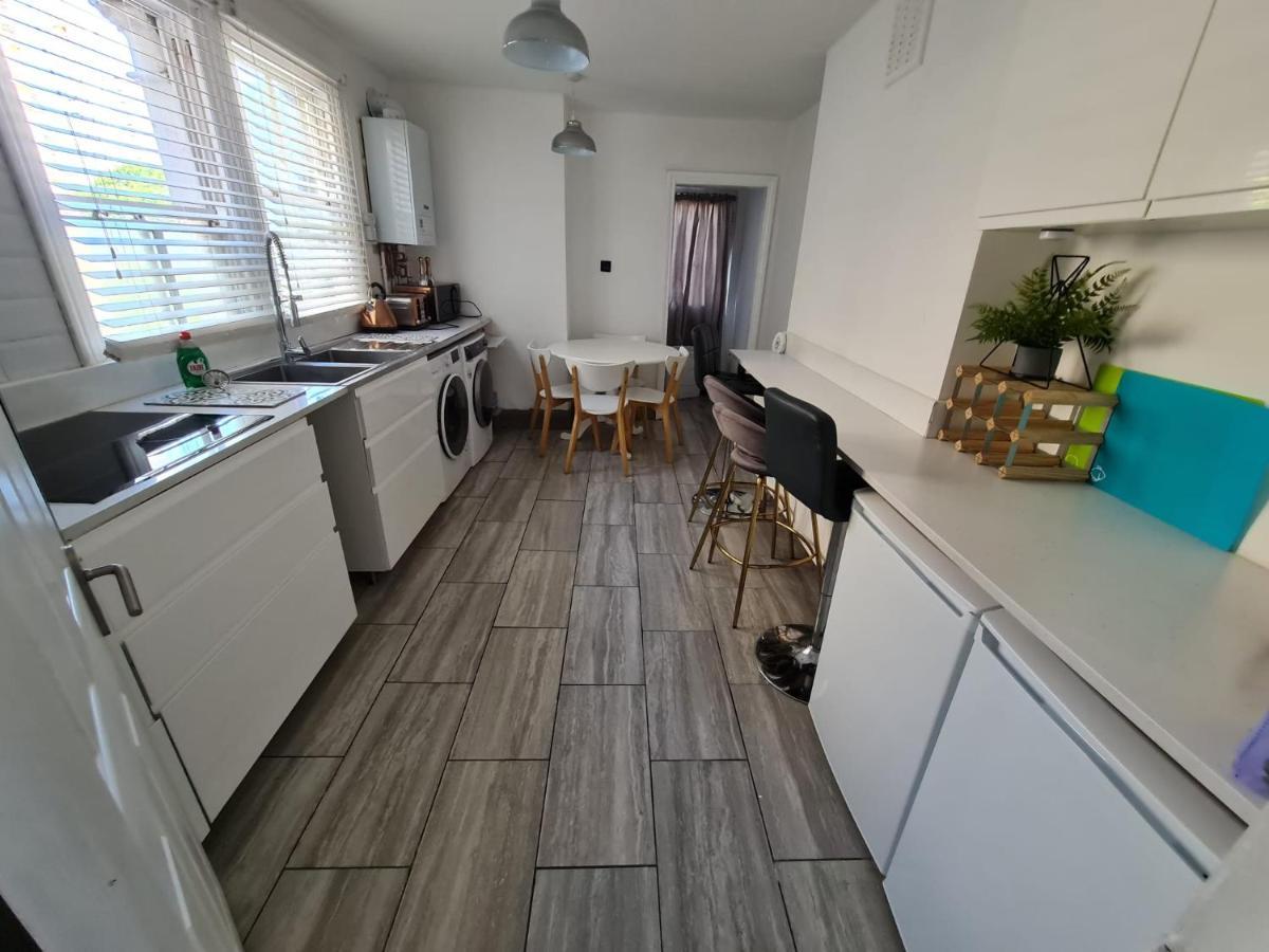 Villa 3-Bed House In London Self-Contained In Ladywell Exterior foto